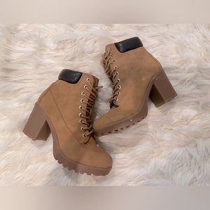 Women’s timberland, chunky heel boot.  Size 7
